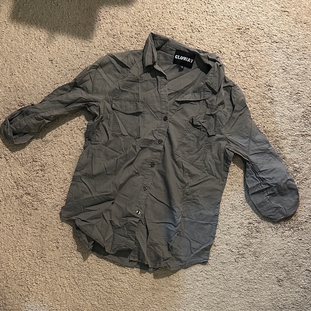 CLOWAY.Button Down Shirt. Size M. 100% cotton